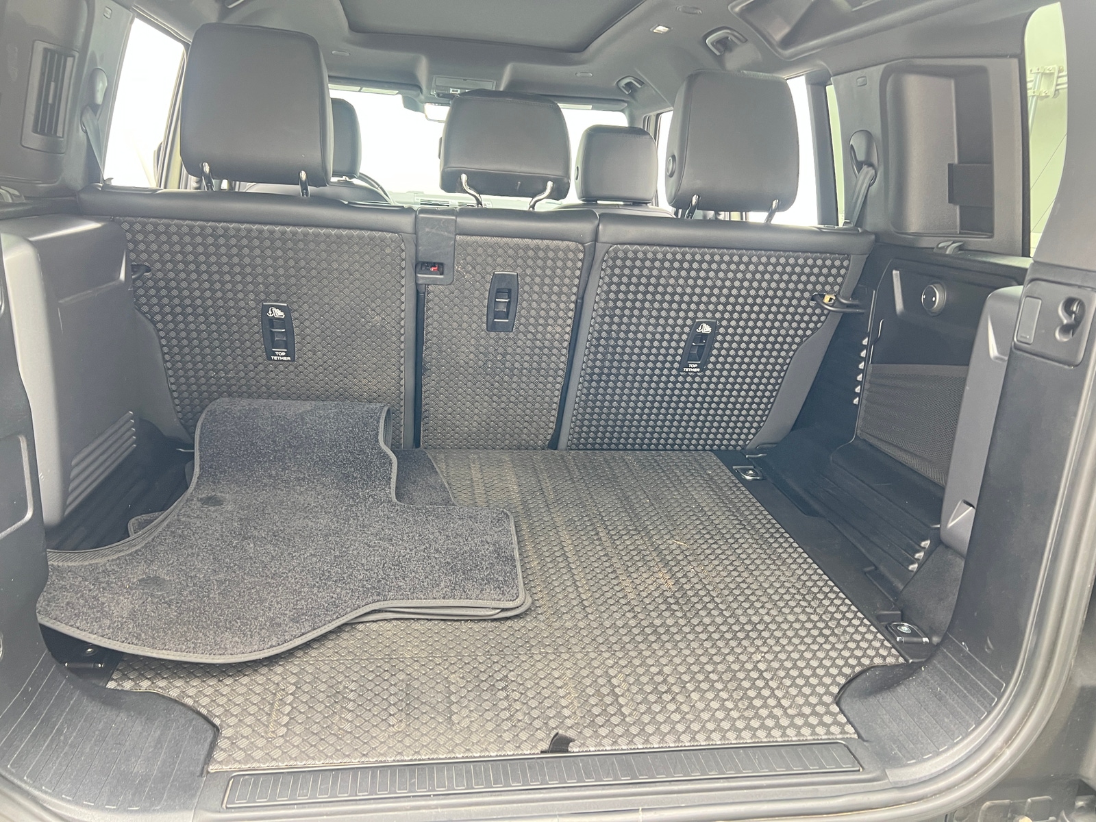 Thumbnail: 2022 Land Rover Defender - 6