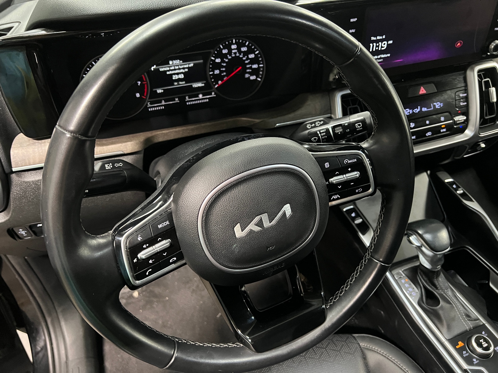 Thumbnail: 2023 Kia Sorento - 4