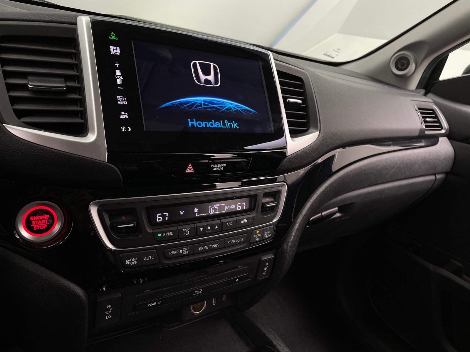 Thumbnail: 2016 Honda Pilot - 3