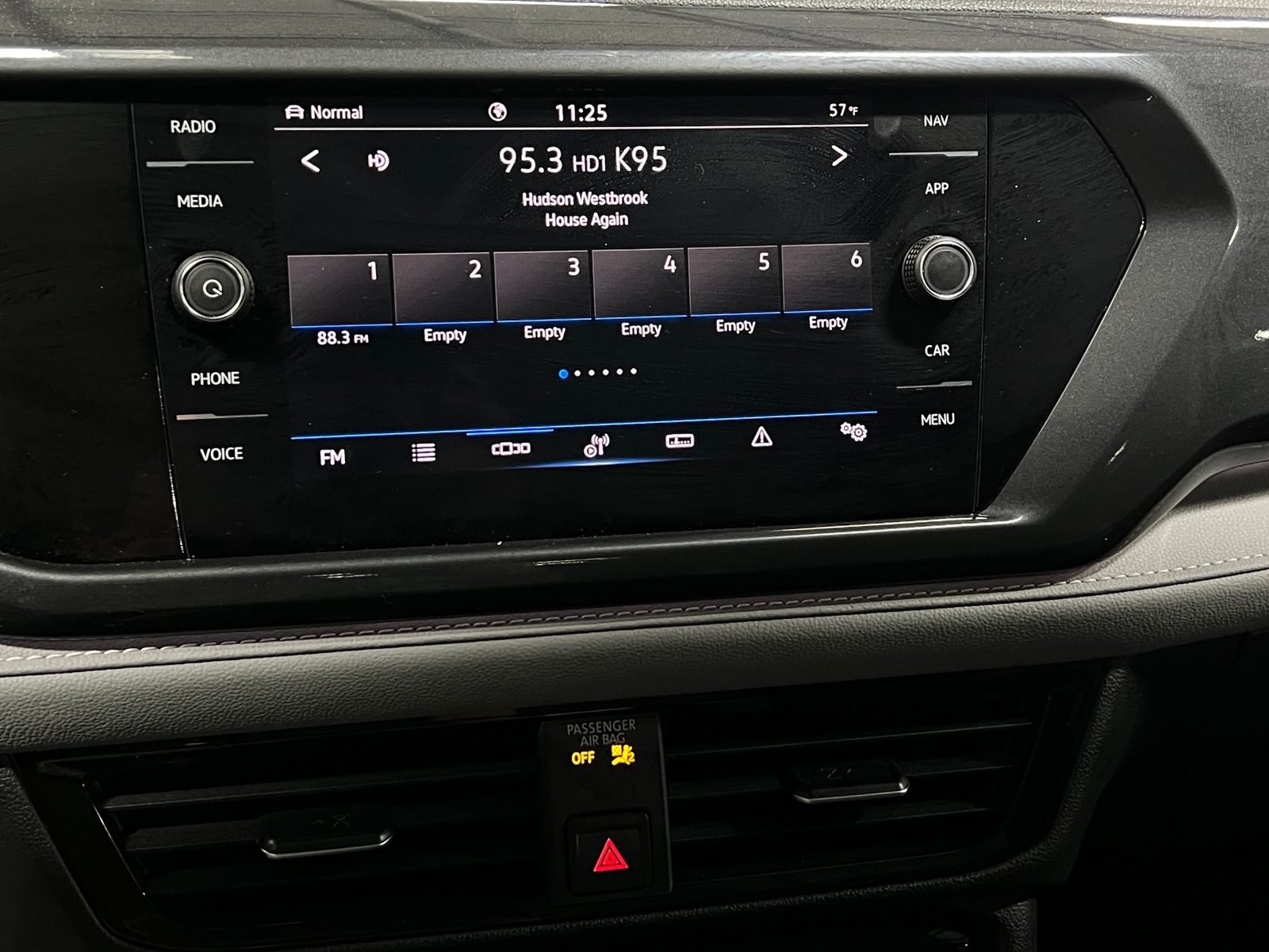 Thumbnail: 2023 Volkswagen Taos - 4