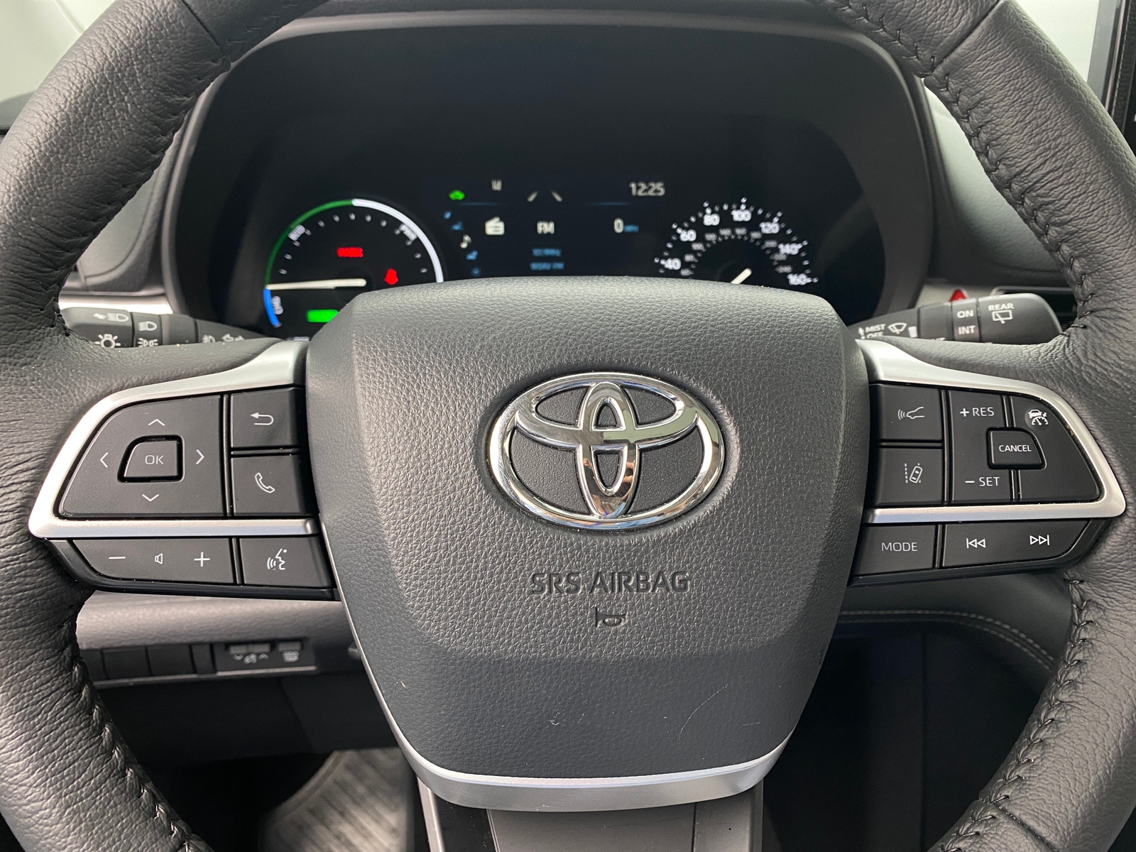 Thumbnail: 2025 Toyota Sienna - 4