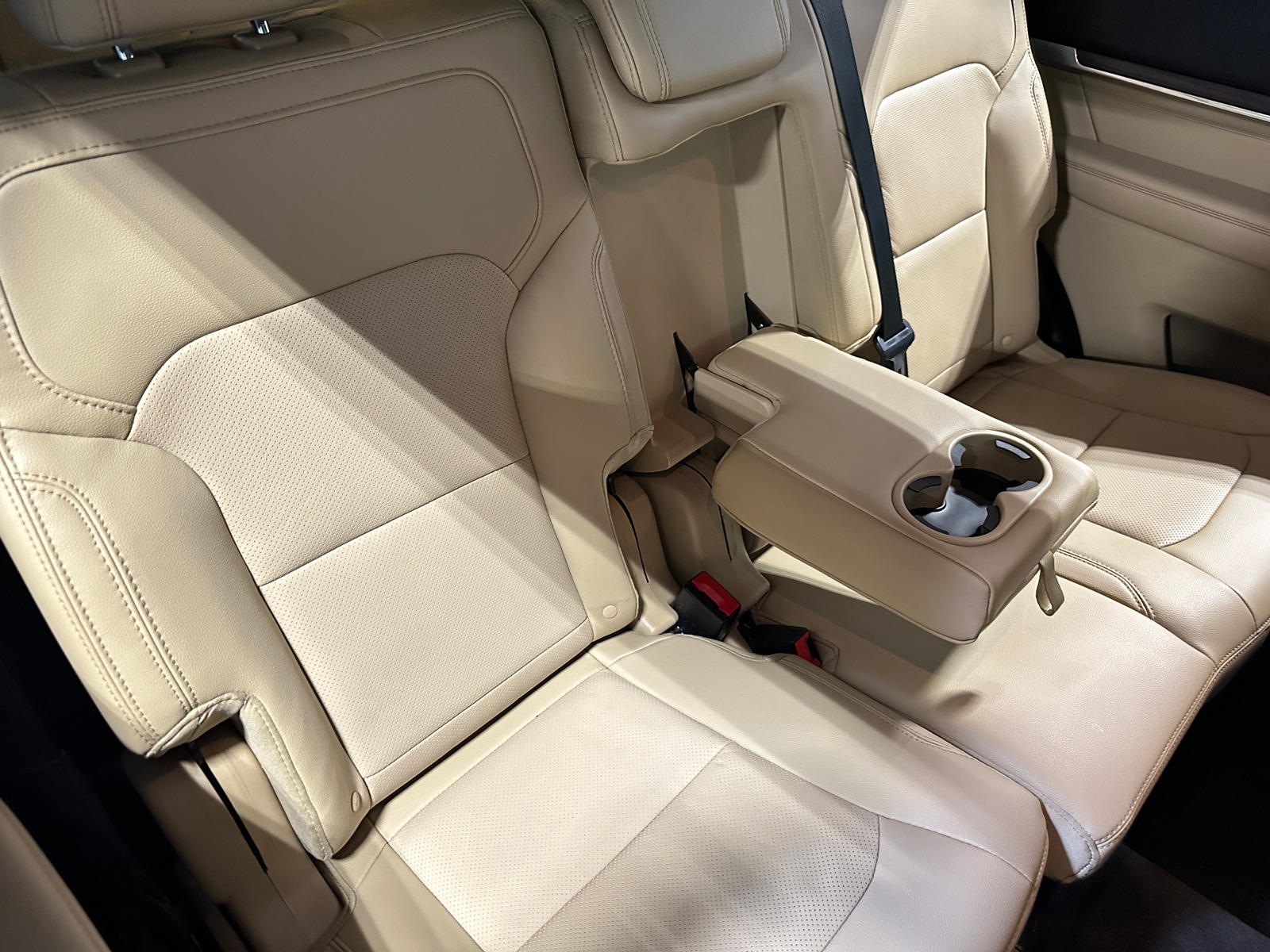 Thumbnail: 2016 Ford Explorer - 5