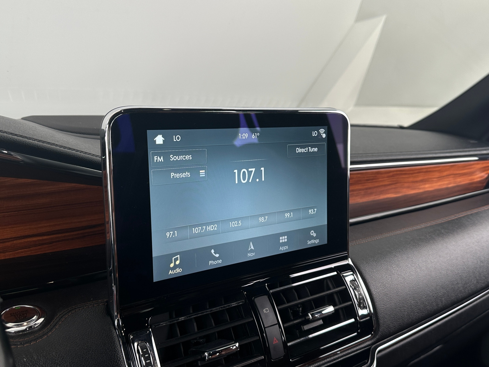 Thumbnail: 2019 Lincoln Navigator - 3