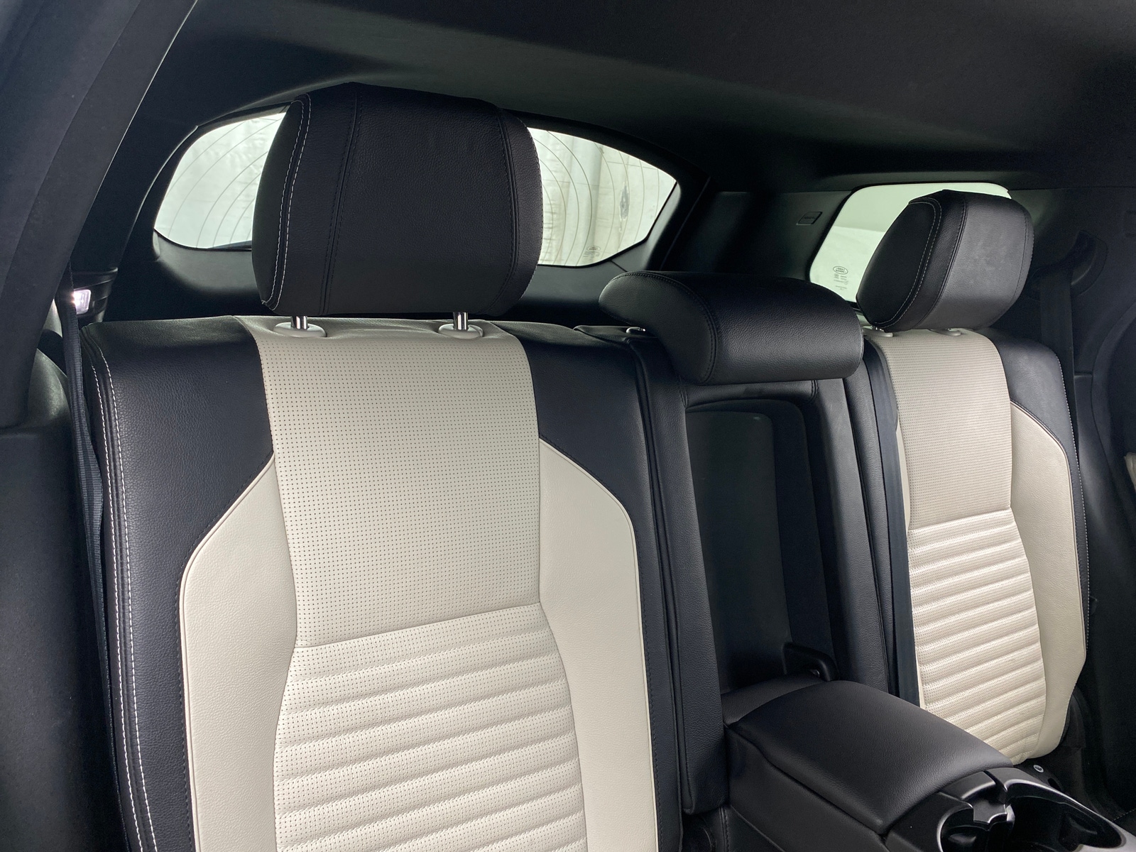 Thumbnail: 2020 Land Rover Discovery Sport - 5