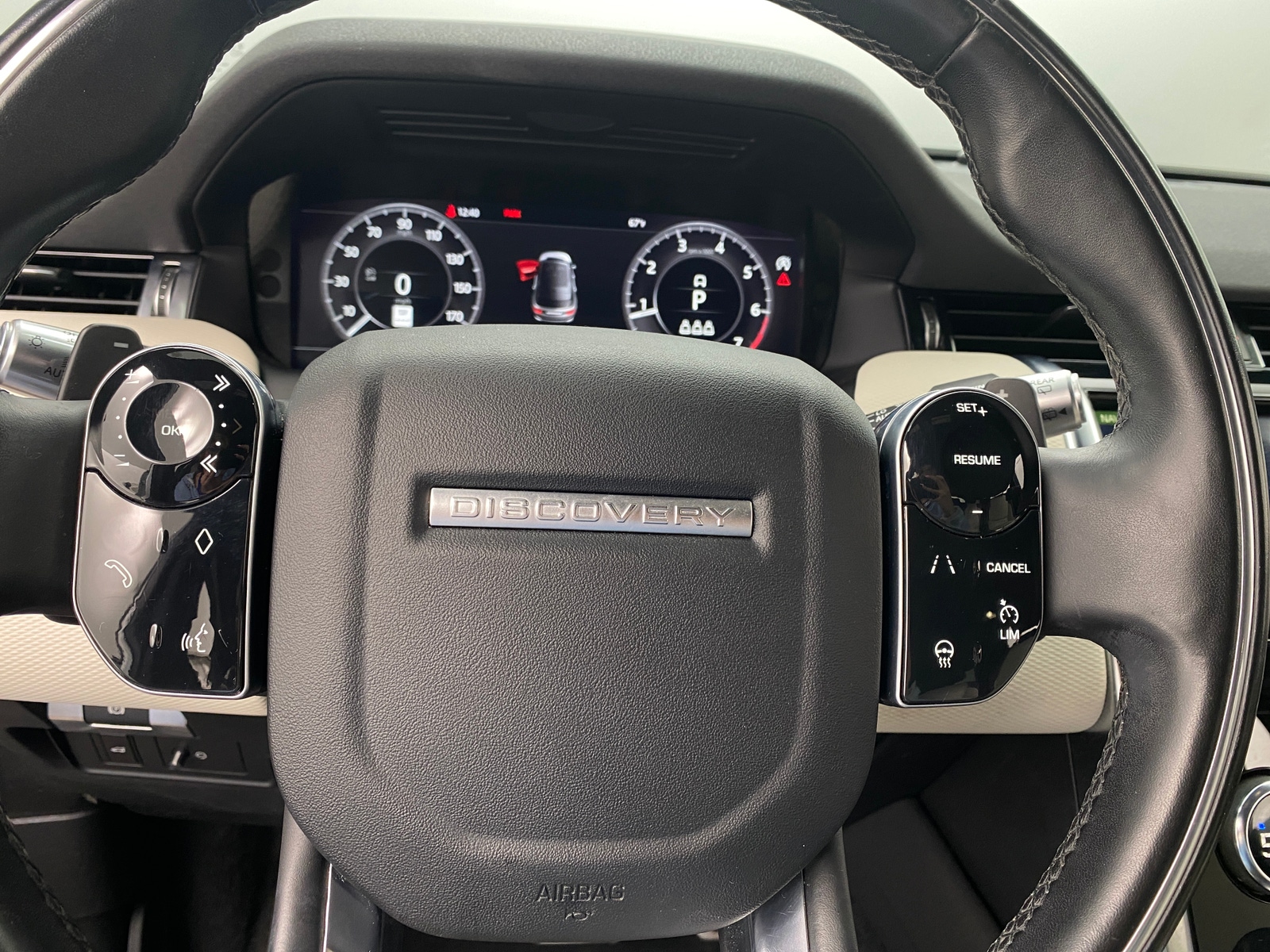 Thumbnail: 2020 Land Rover Discovery Sport - 4