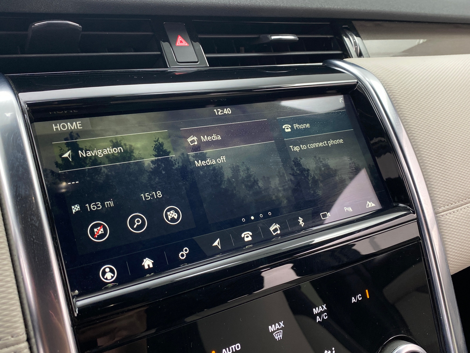 Thumbnail: 2020 Land Rover Discovery Sport - 3