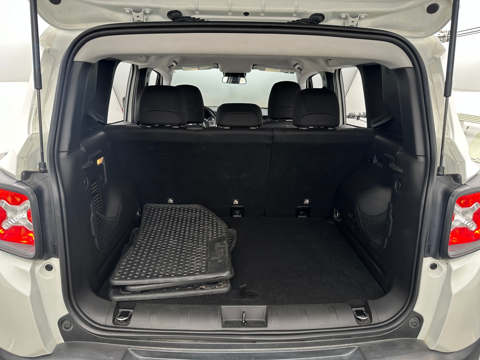 Thumbnail: 2018 Jeep Renegade - 7