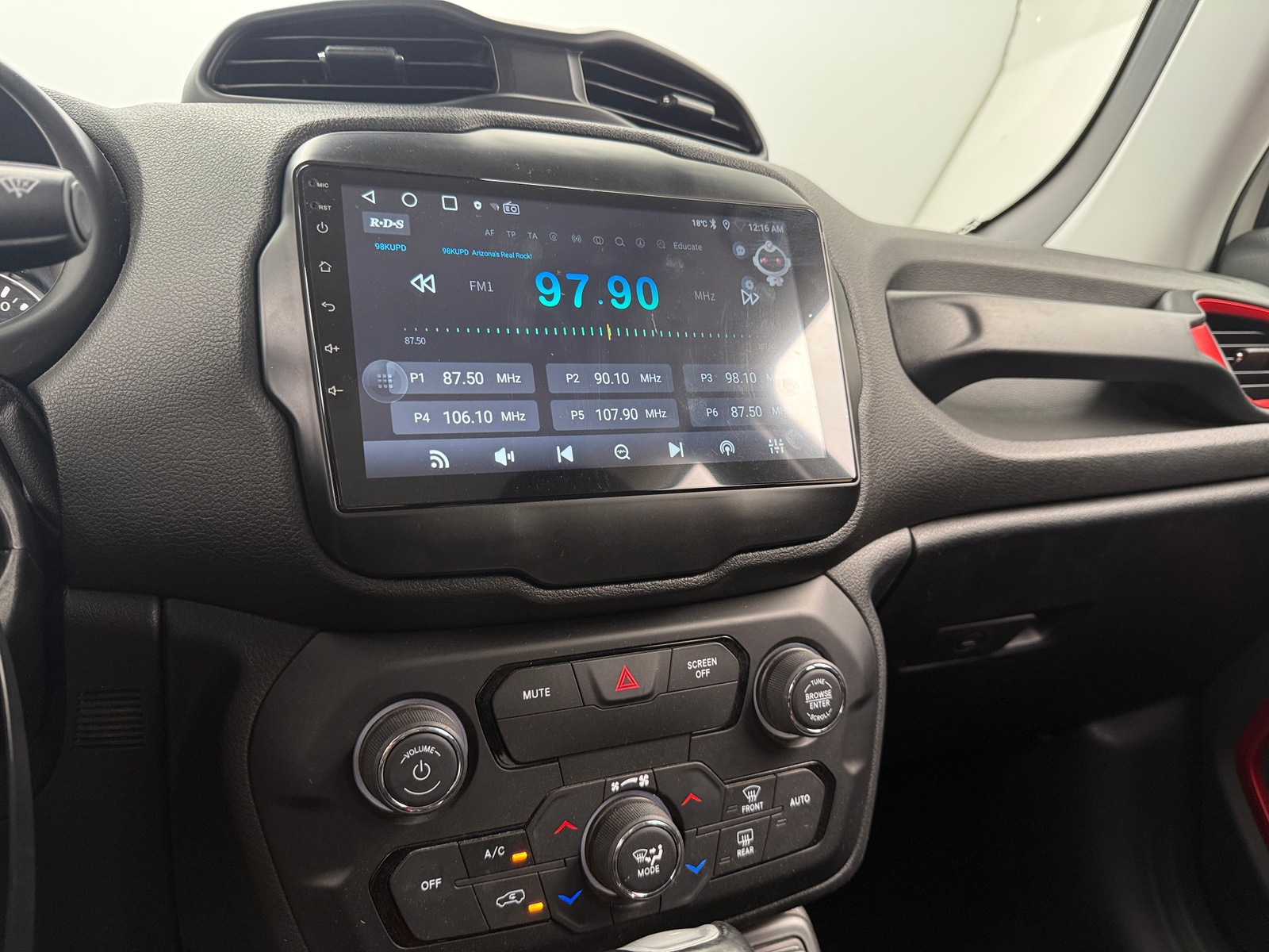 Thumbnail: 2018 Jeep Renegade - 4