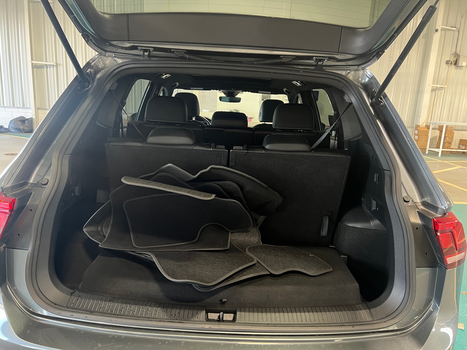 Thumbnail: 2023 Volkswagen Tiguan - 6