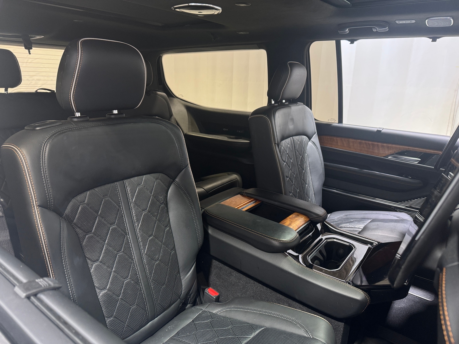 Thumbnail: 2022 Jeep Grand Wagoneer - 5