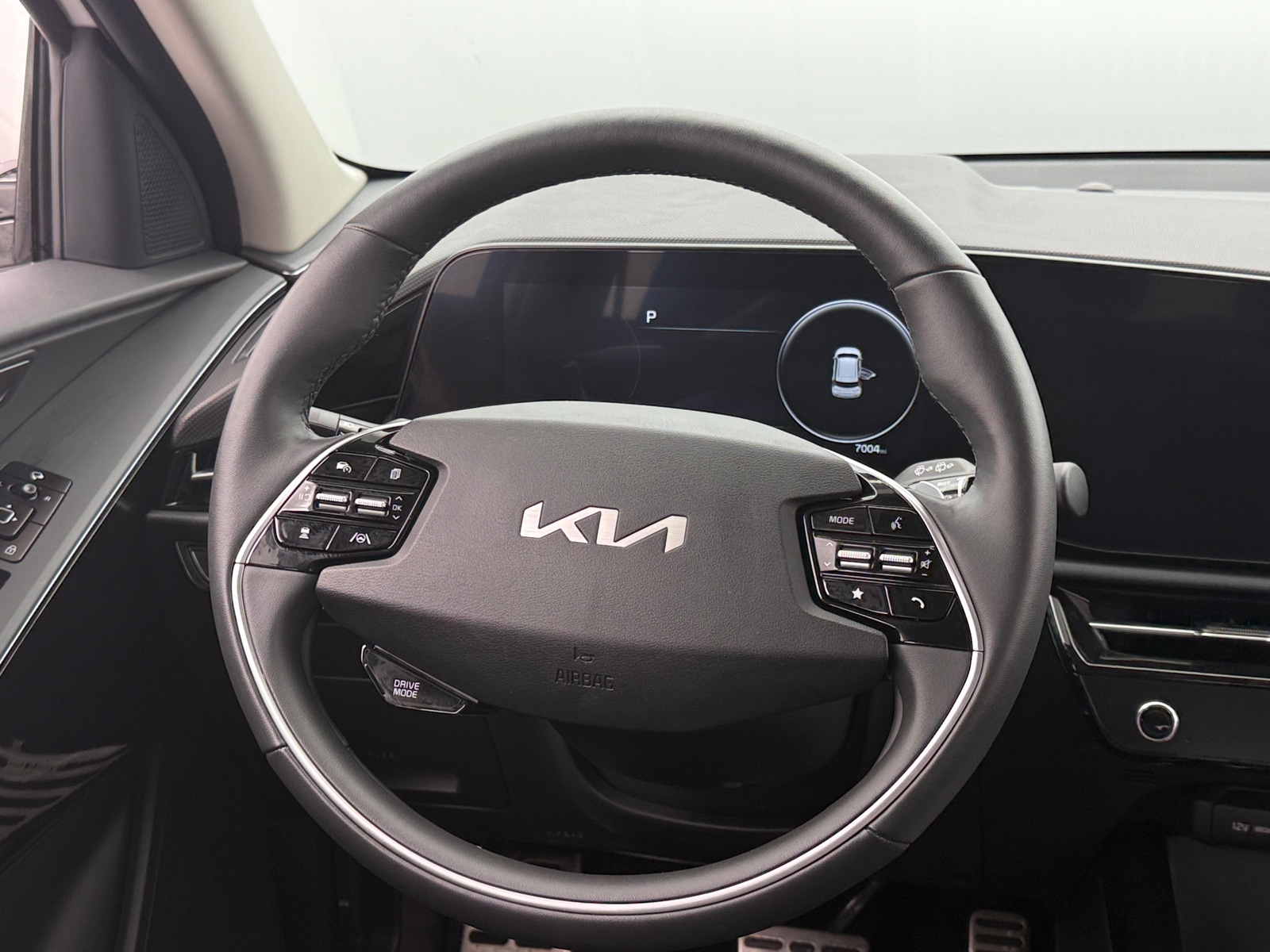 Thumbnail: 2024 Kia Niro - 4