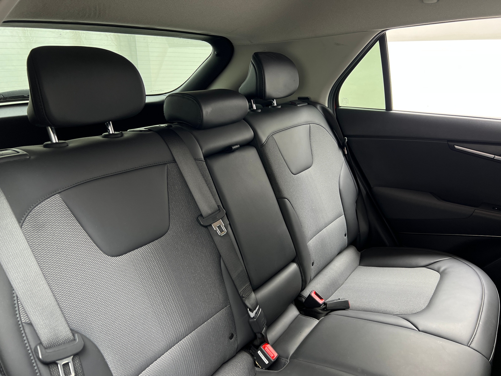 Thumbnail: 2023 Kia Niro - 5