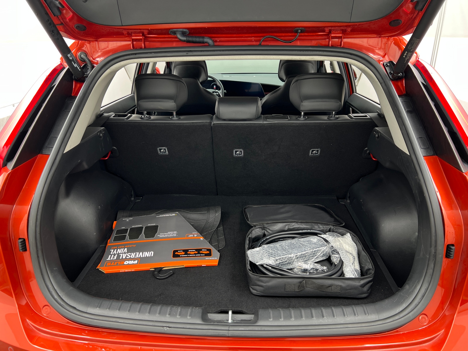 Thumbnail: 2023 Kia Niro - 6