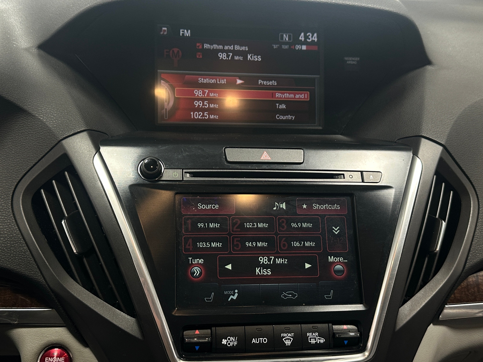 Thumbnail: 2017 Acura MDX - 3