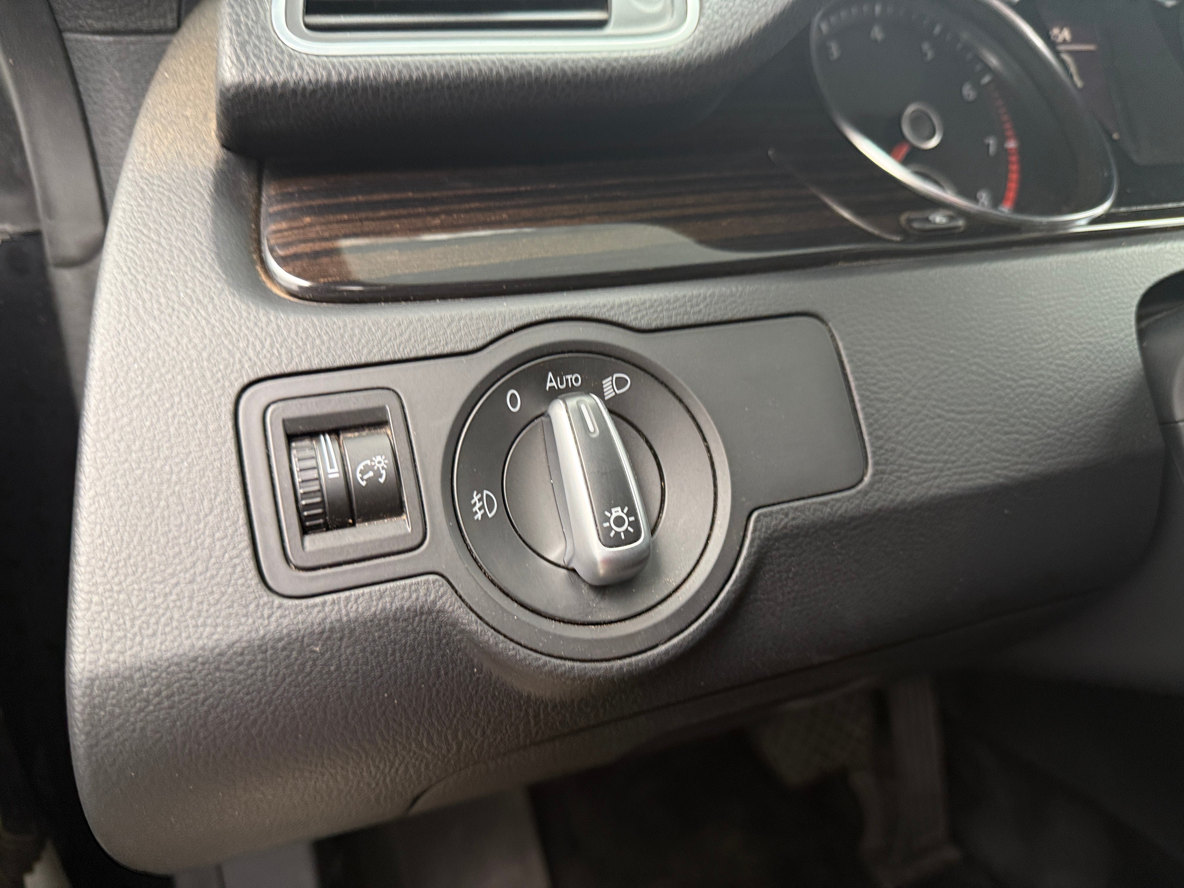 Used 2013 Volkswagen CC VR6 LUX with VIN WVWHU7AN7DE500658 for sale in Oak Creek, WI