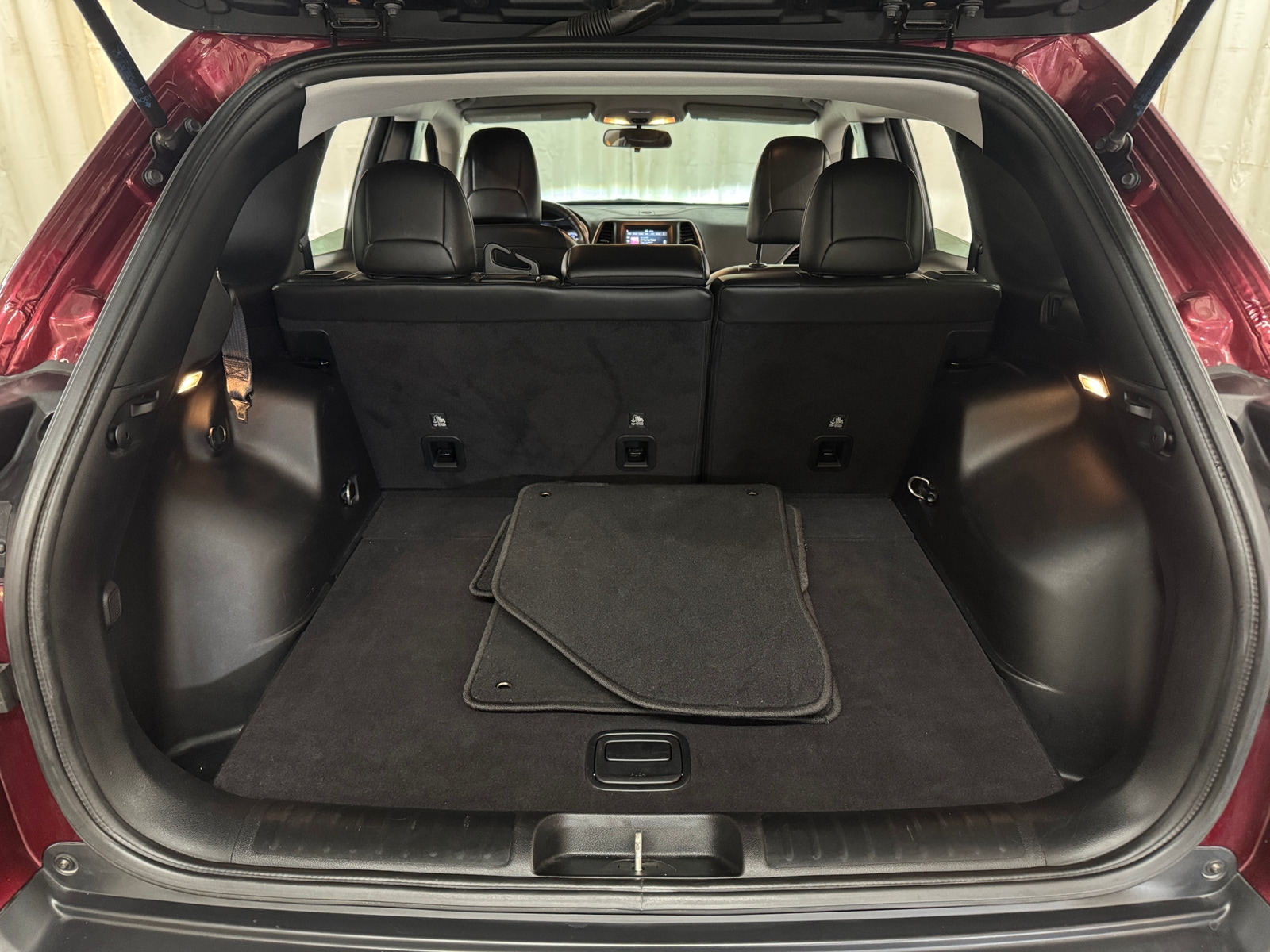 Thumbnail: 2020 Jeep Cherokee - 7