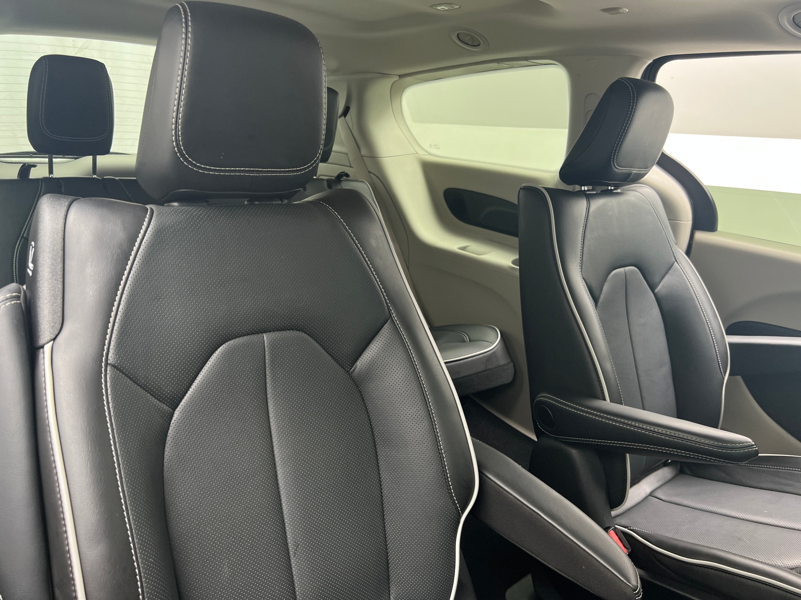 Thumbnail: 2023 Chrysler Pacifica - 5