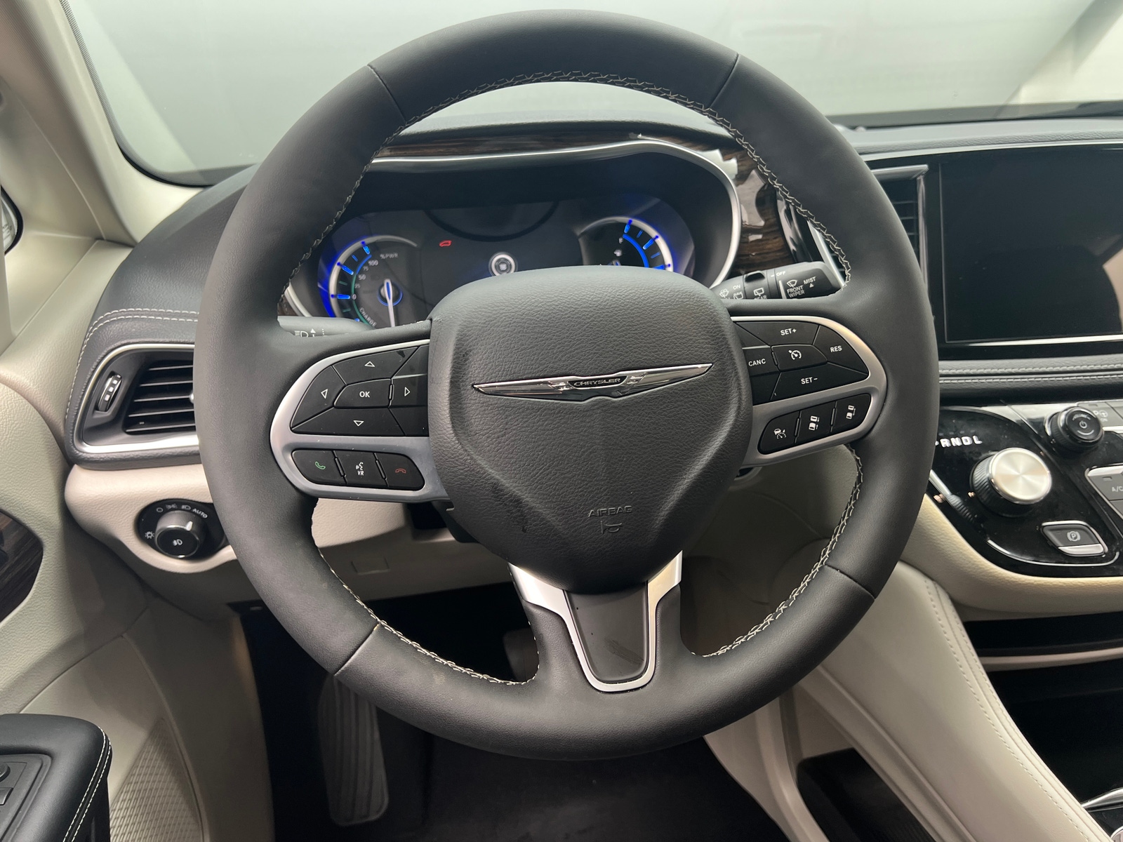 Thumbnail: 2023 Chrysler Pacifica - 4