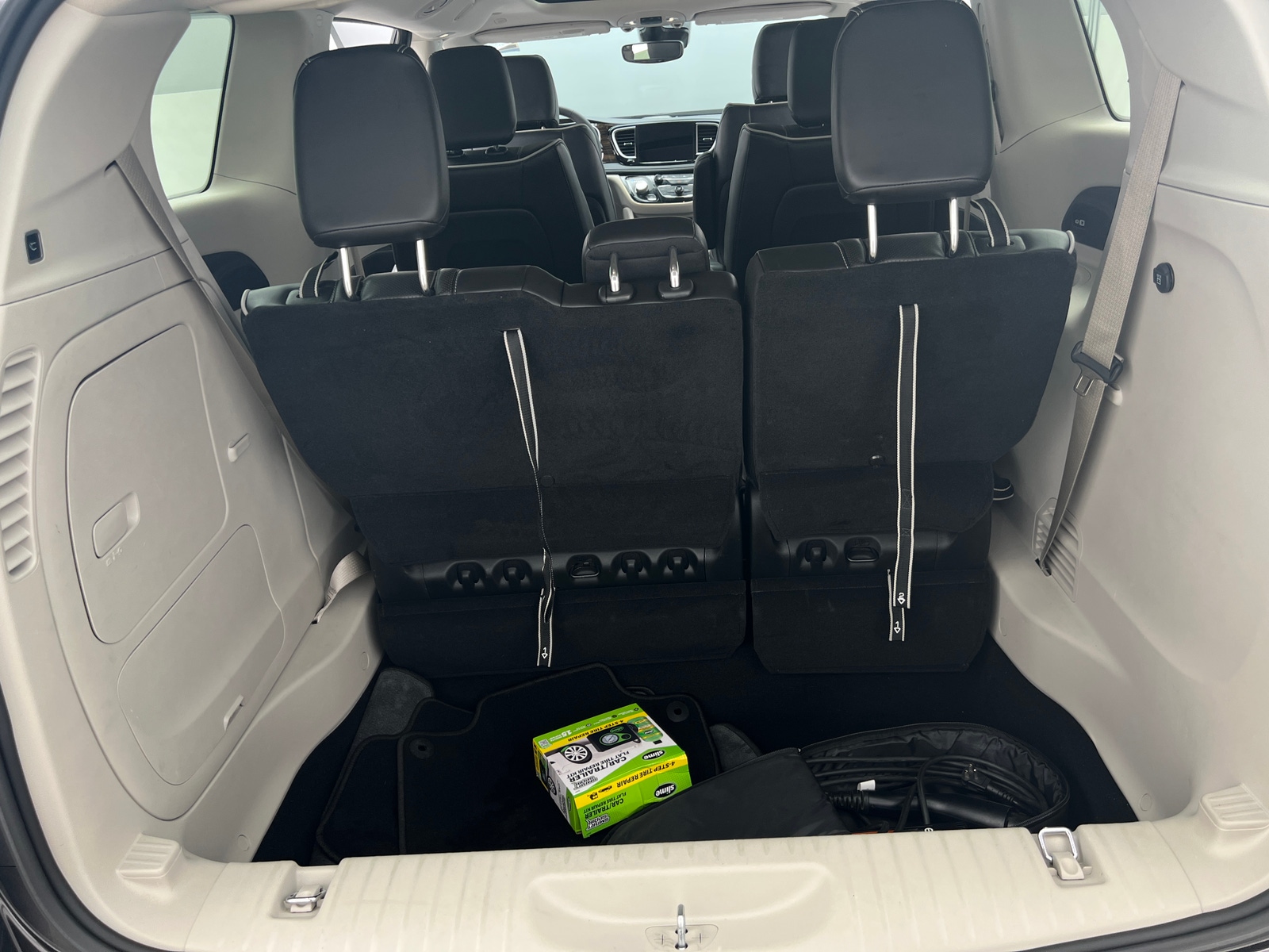 Thumbnail: 2023 Chrysler Pacifica - 6