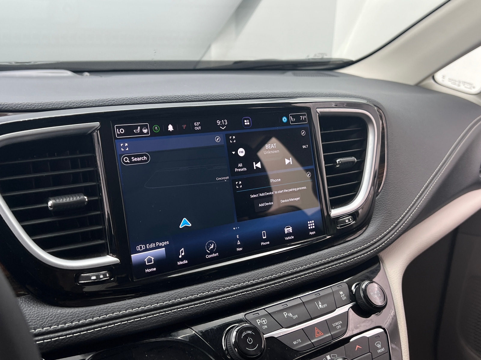 Thumbnail: 2023 Chrysler Pacifica - 3