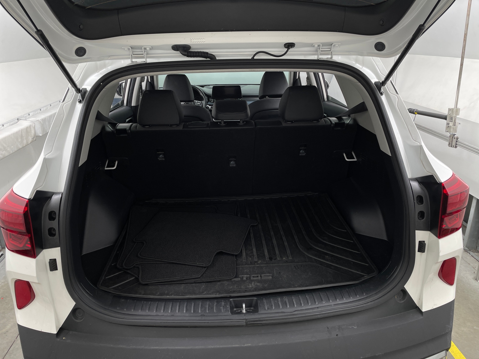 Thumbnail: 2023 Kia Seltos - 7