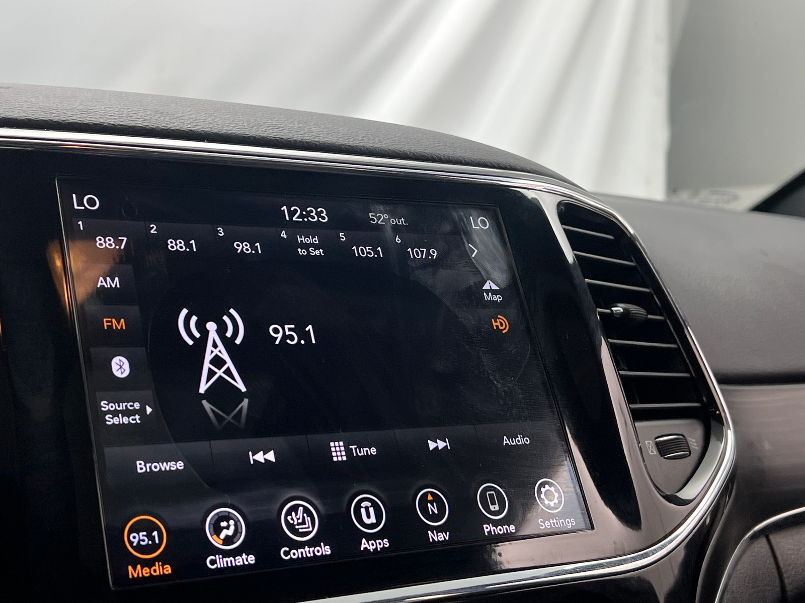 Thumbnail: 2020 Jeep Grand Cherokee - 3