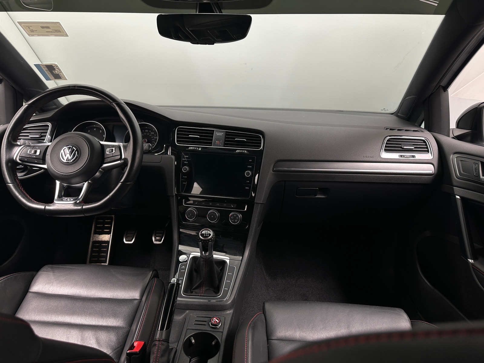 Thumbnail: 2018 Volkswagen Golf - 3