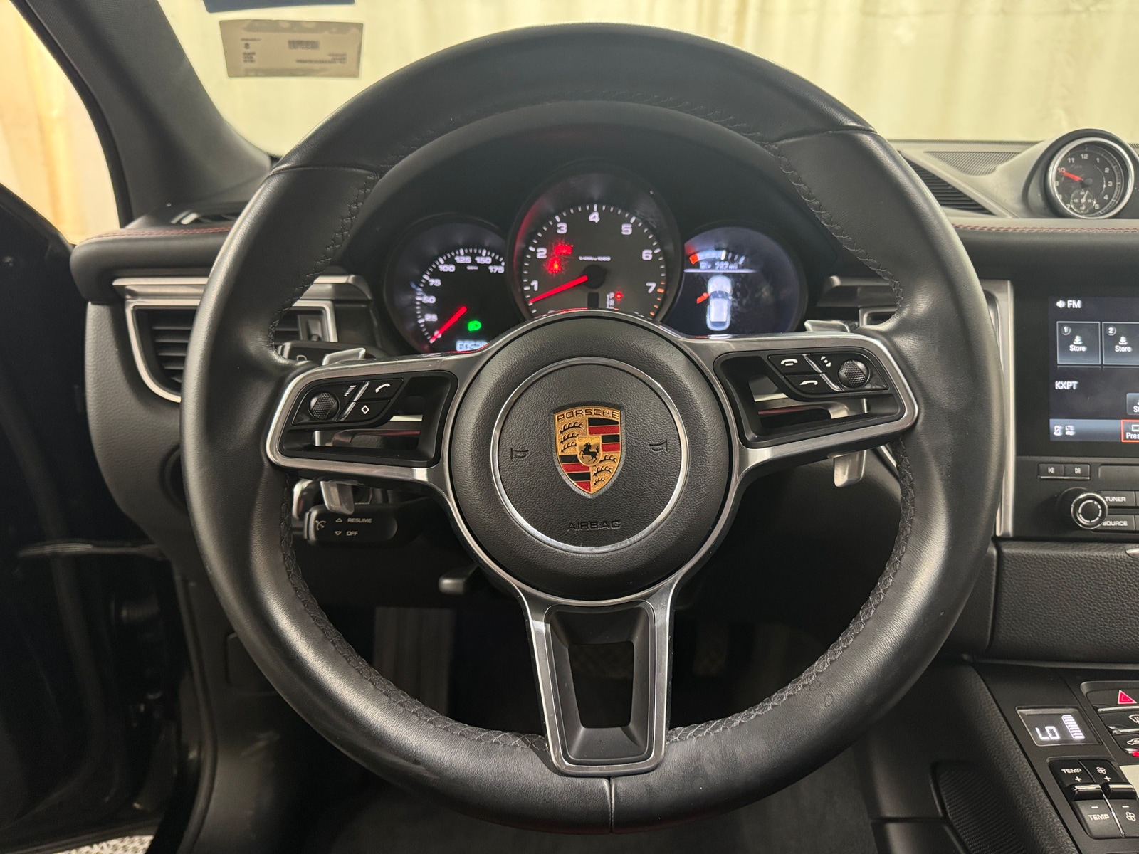 Thumbnail: 2018 Porsche Macan - 4