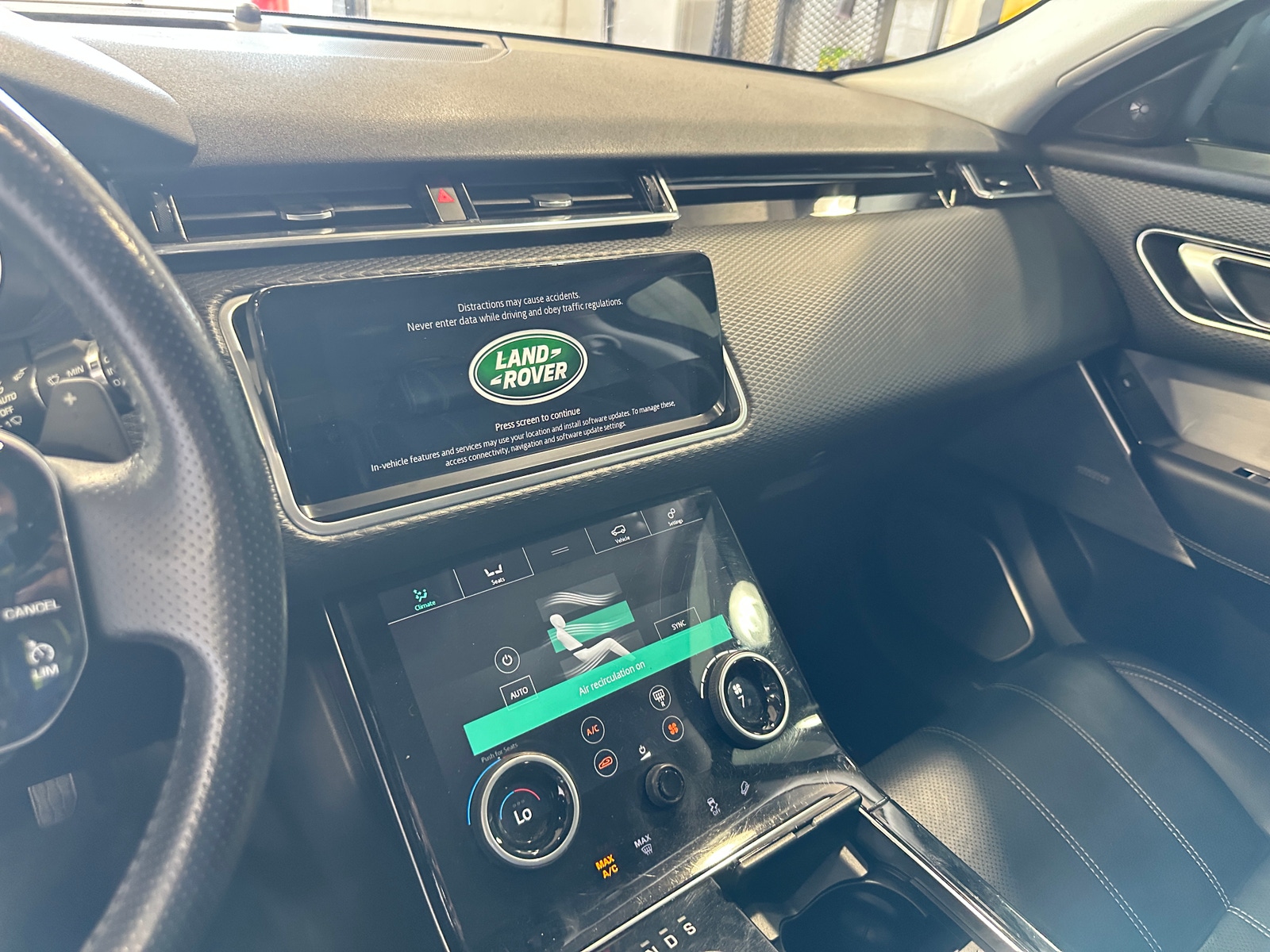 Thumbnail: 2020 Land Rover Range Rover Velar - 3