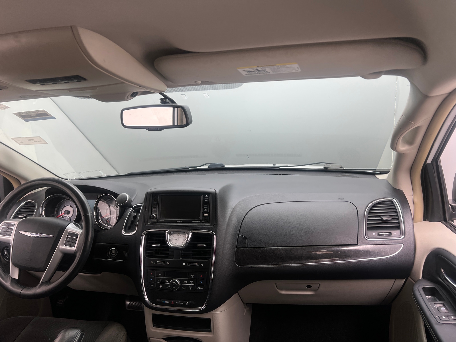 Thumbnail: 2016 Chrysler Town & Country - 2