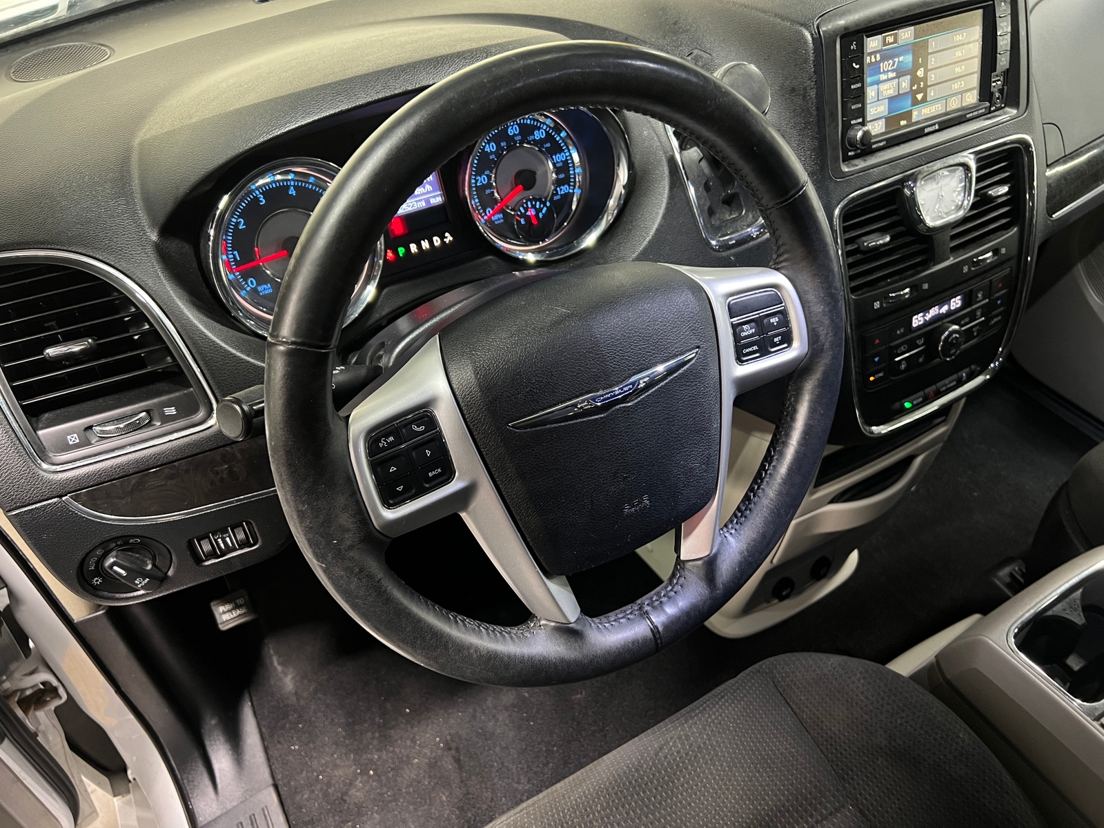 Thumbnail: 2016 Chrysler Town & Country - 4