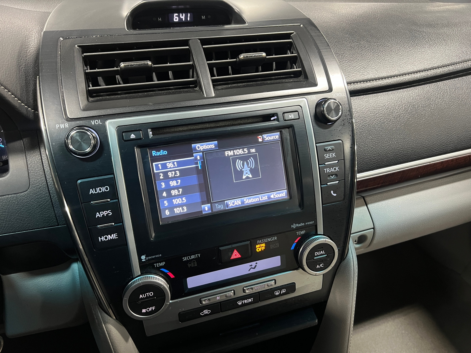 Thumbnail: 2014 Toyota Camry - 4