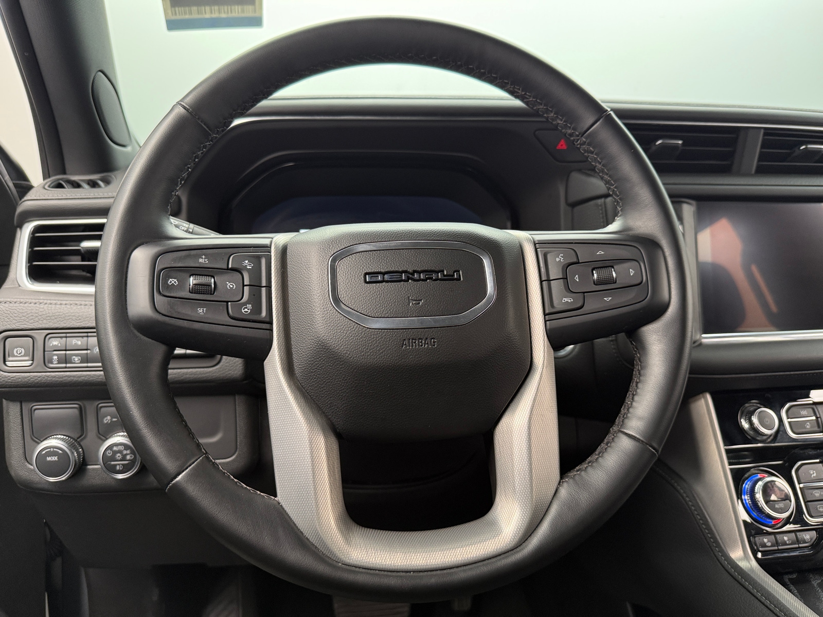 Thumbnail: 2023 GMC Yukon - 4