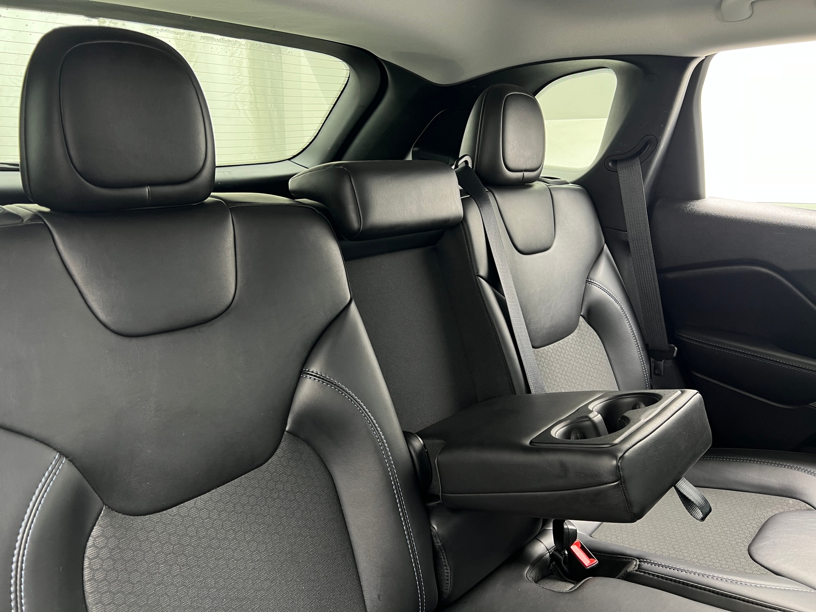 Thumbnail: 2019 Jeep Cherokee - 6