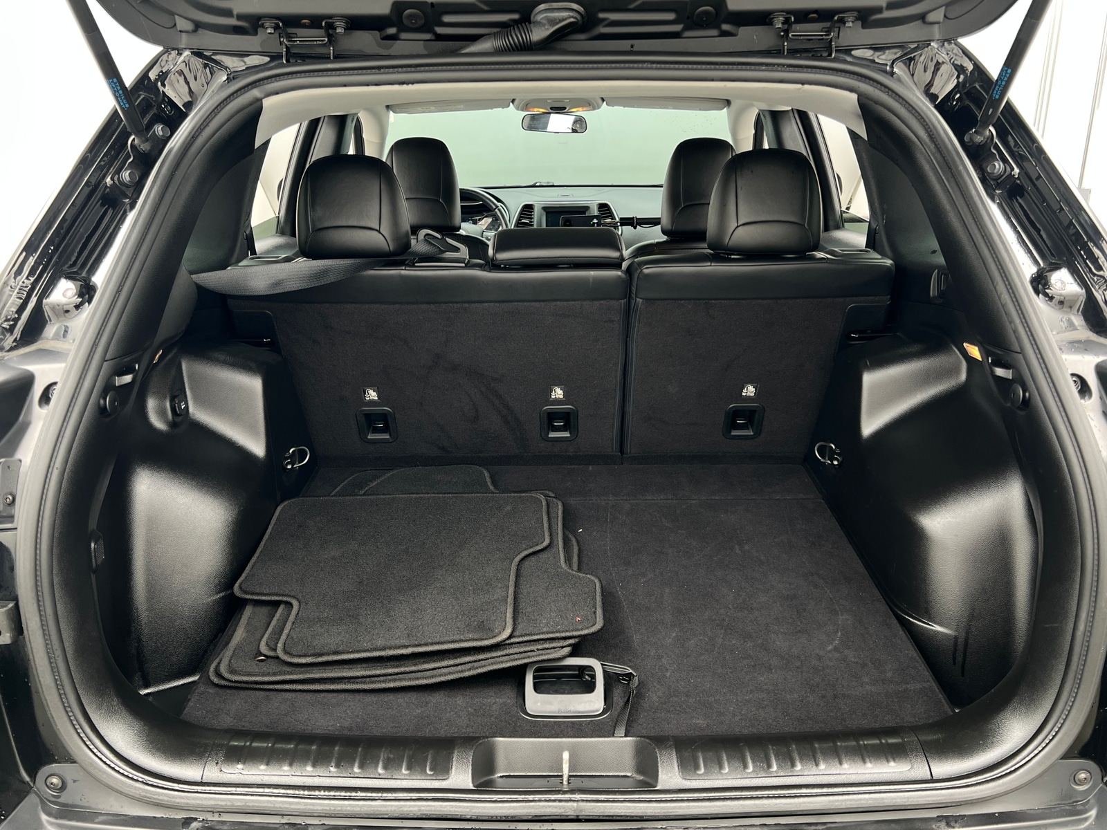 Thumbnail: 2019 Jeep Cherokee - 7