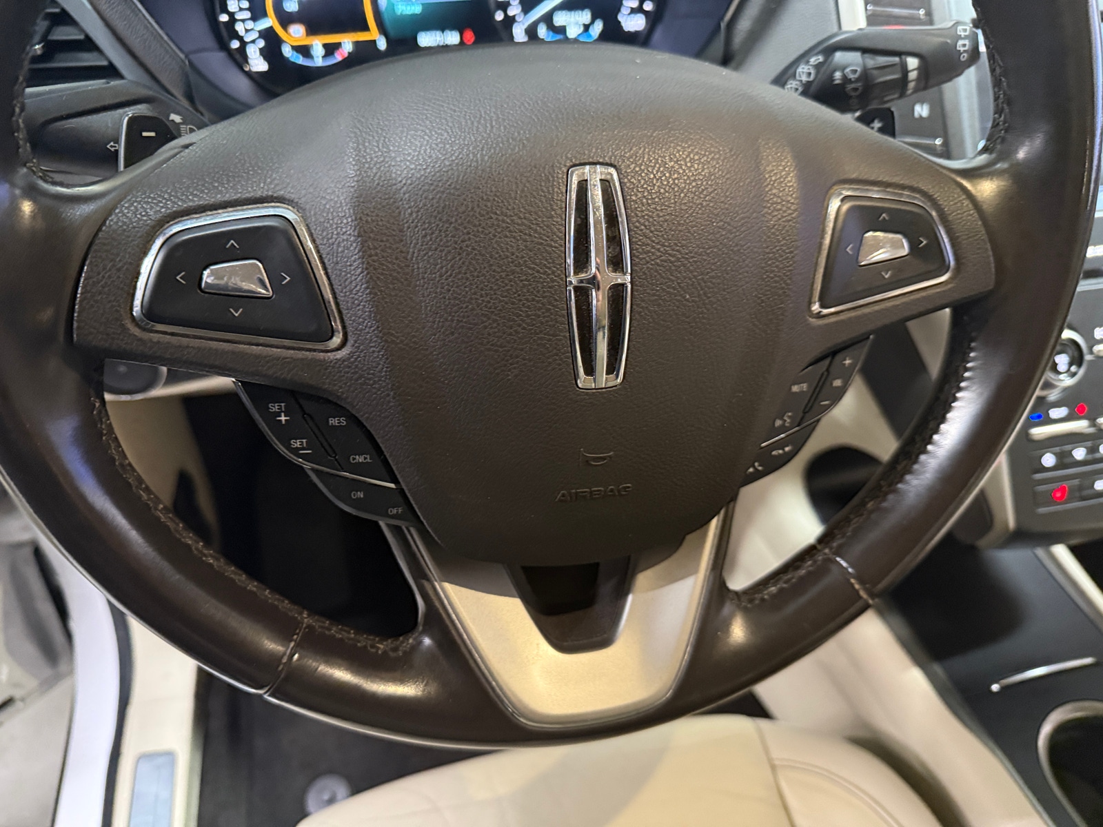 Thumbnail: 2015 Lincoln MKC - 4