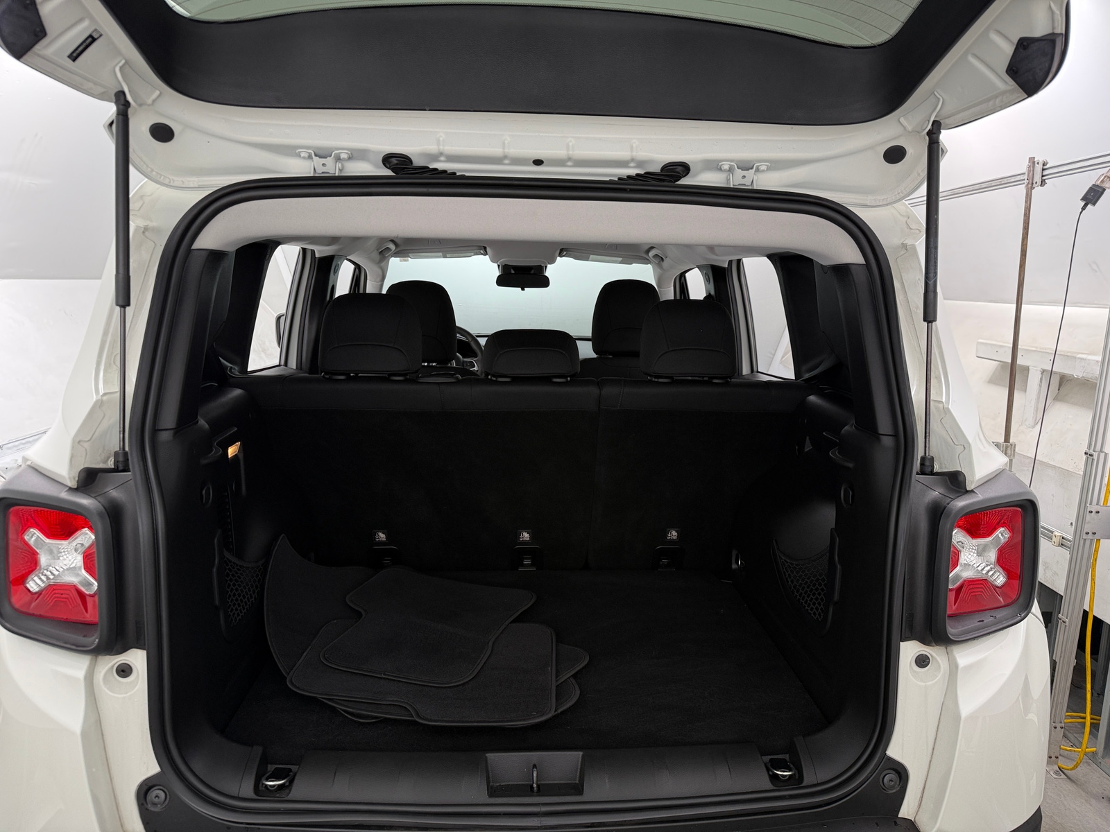 Thumbnail: 2020 Jeep Renegade - 7