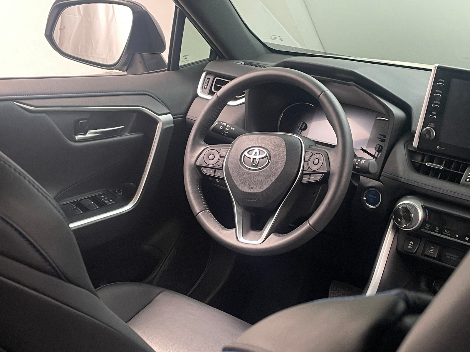 Thumbnail: 2022 Toyota RAV4 - 4