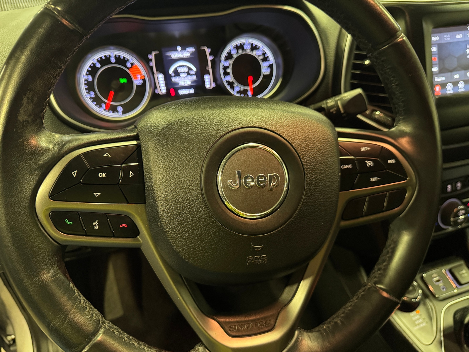 Thumbnail: 2019 Jeep Cherokee - 5