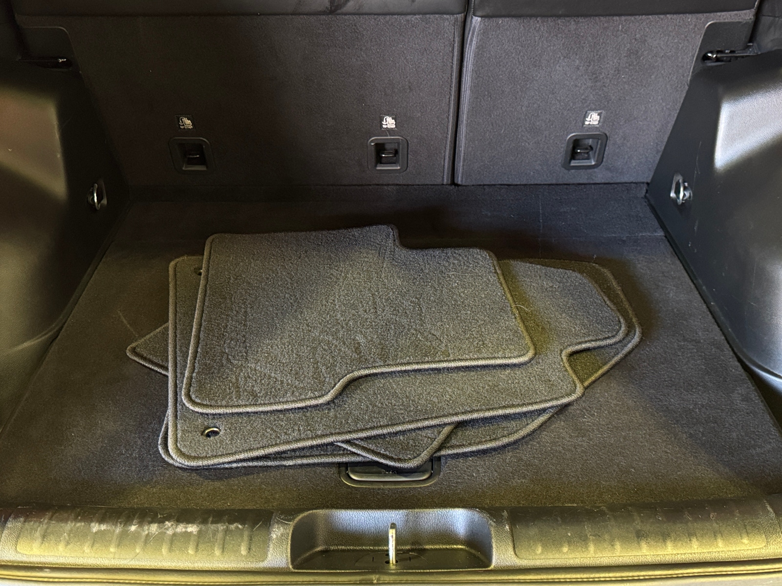 Thumbnail: 2019 Jeep Cherokee - 7