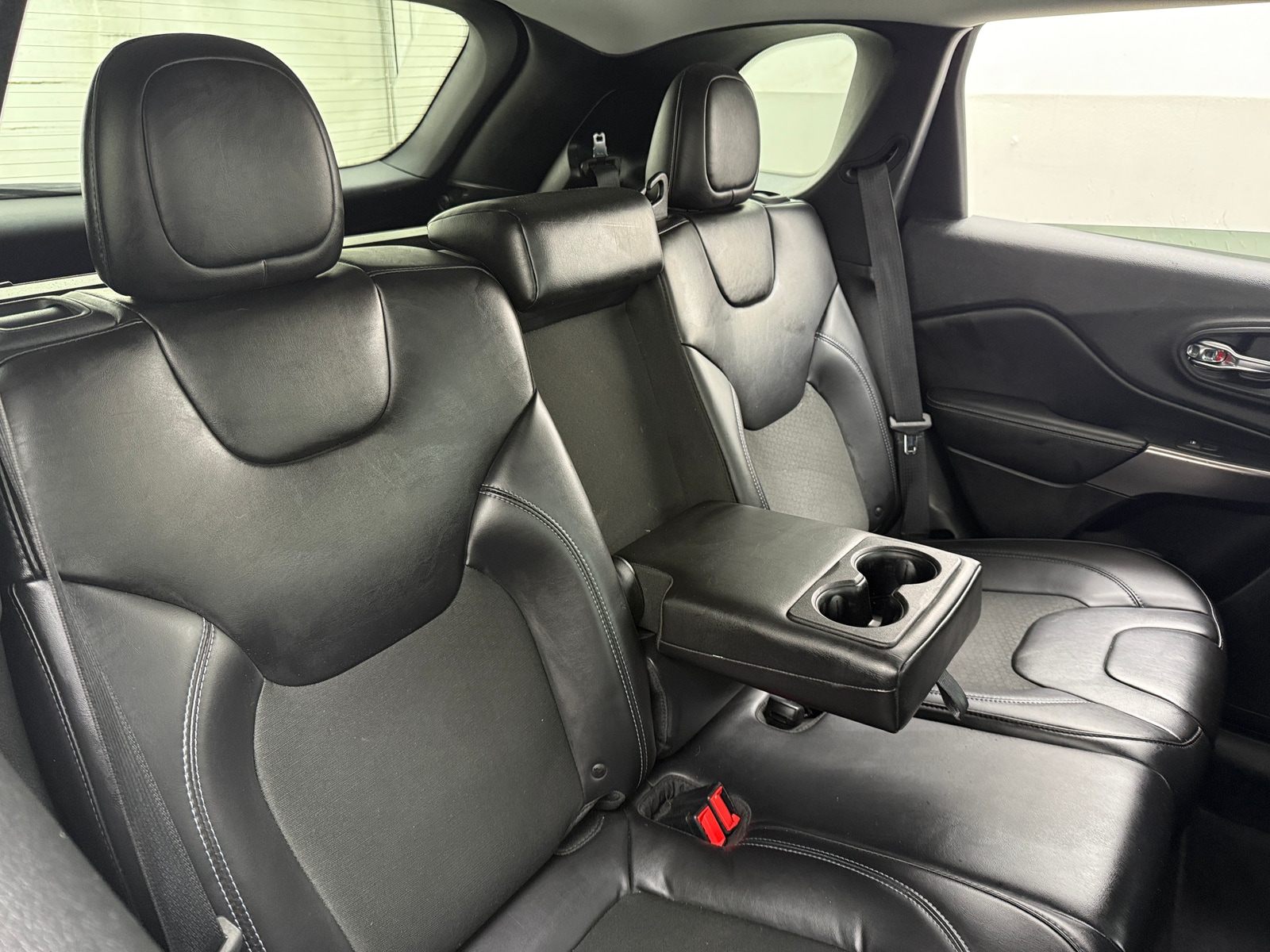 Thumbnail: 2019 Jeep Cherokee - 6