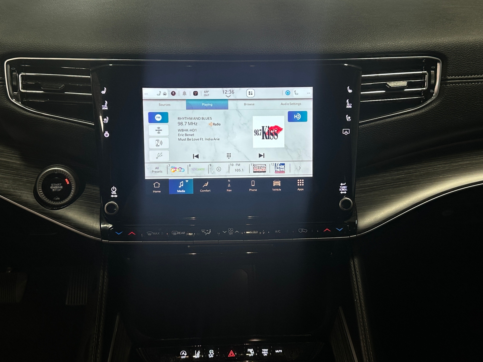 Thumbnail: 2024 Jeep Wagoneer - 3