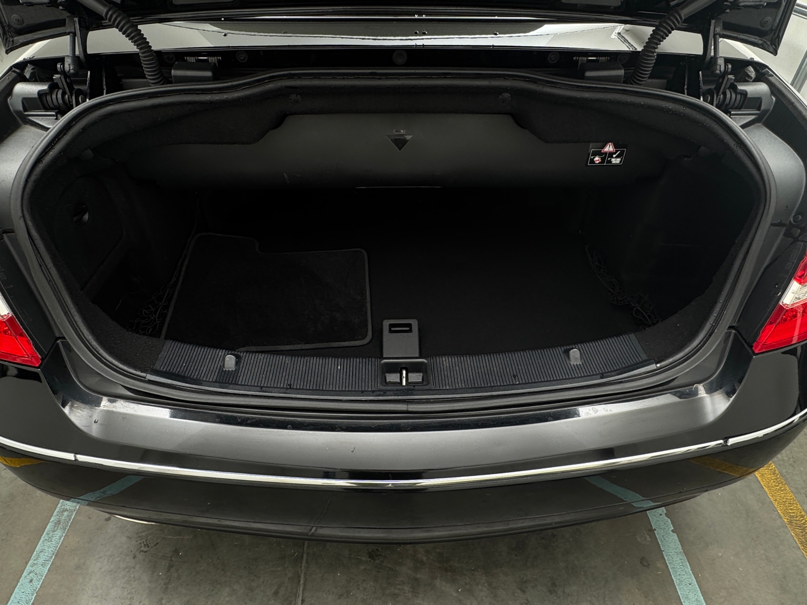 Thumbnail: 2013 Mercedes-Benz E-Class - 6