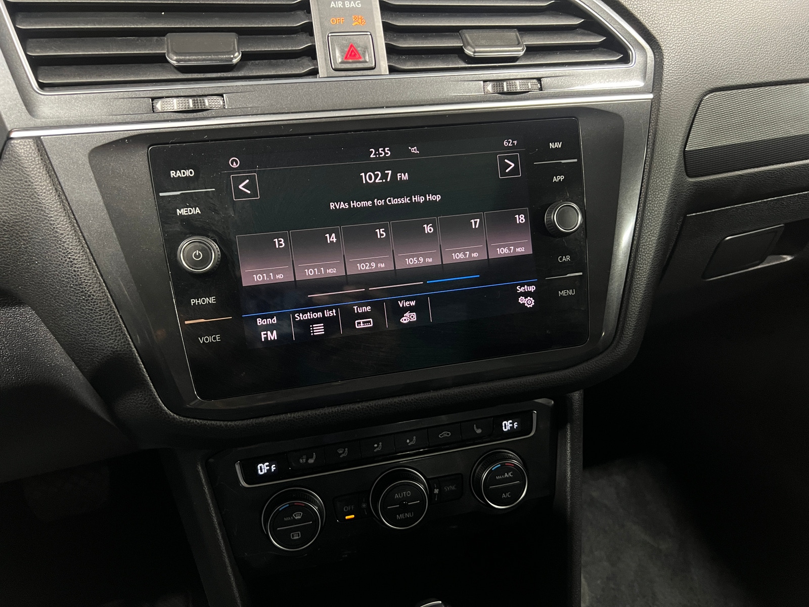 Thumbnail: 2018 Volkswagen Tiguan - 3