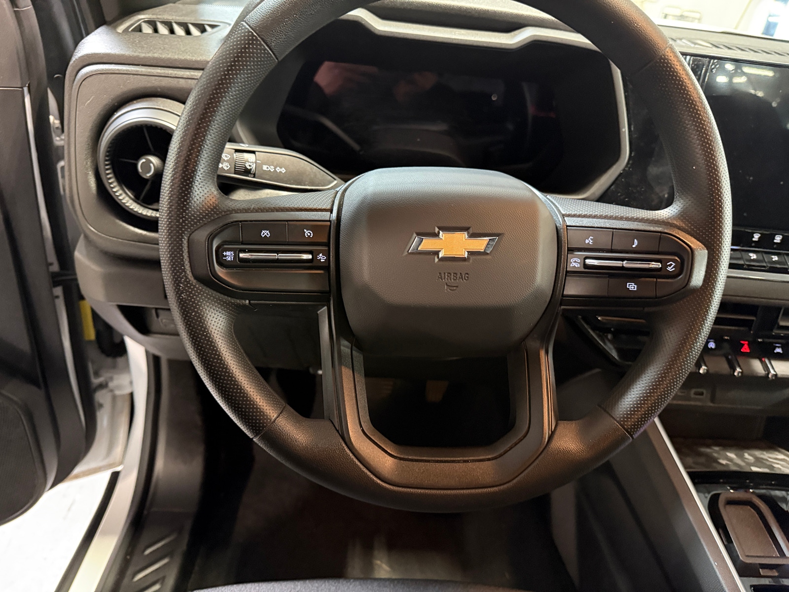 Thumbnail: 2024 Chevrolet Colorado - 5