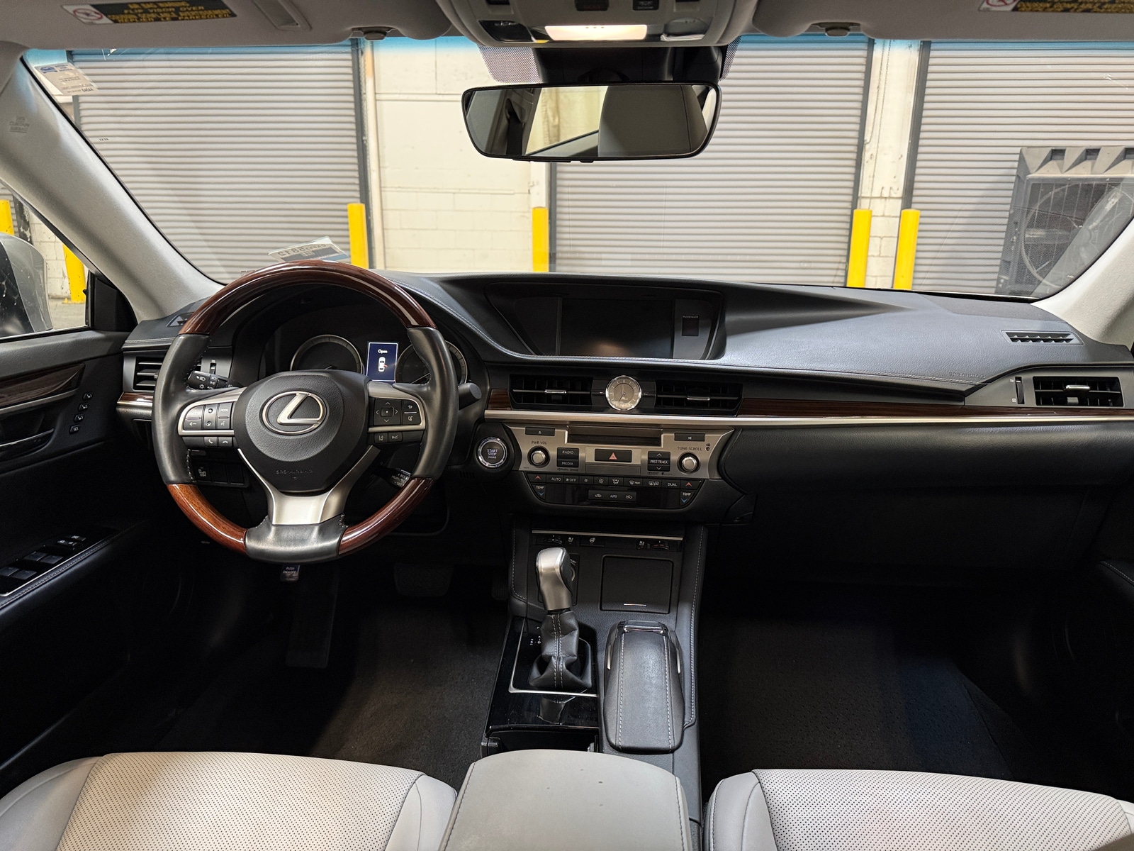 Thumbnail: 2016 Lexus ES - 2