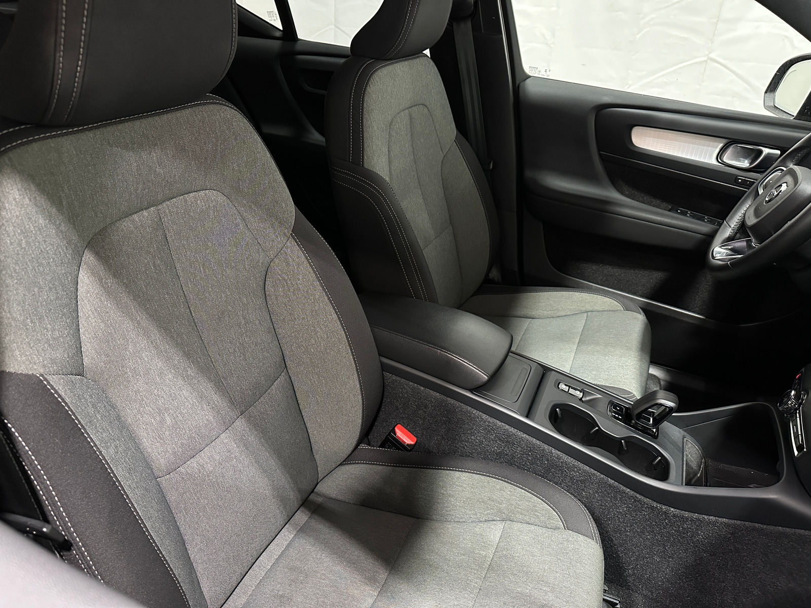 Thumbnail: 2024 Volvo XC40 - 2