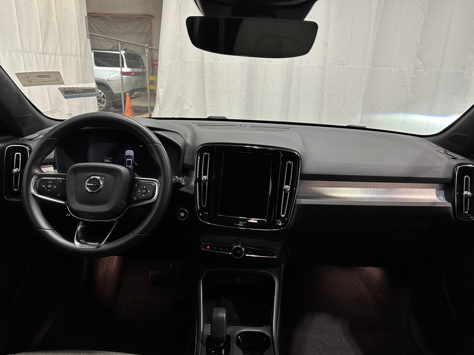 Thumbnail: 2024 Volvo XC40 - 3