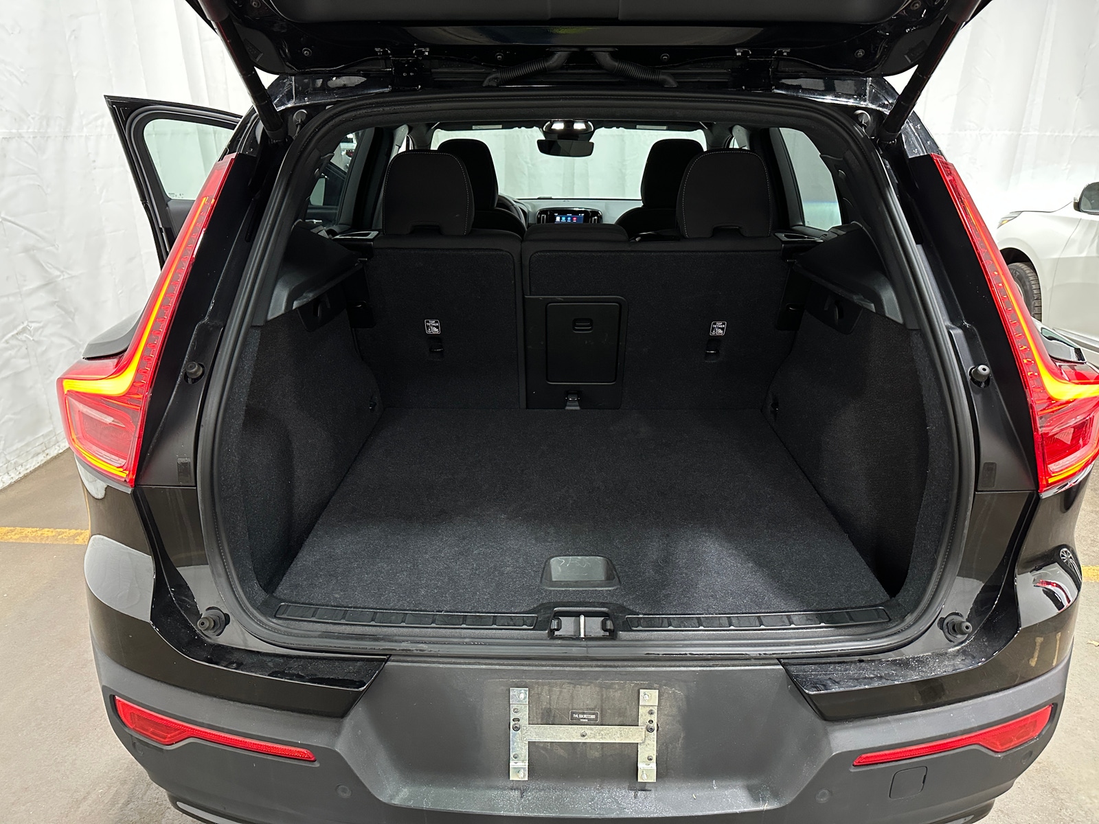 Thumbnail: 2024 Volvo XC40 - 7