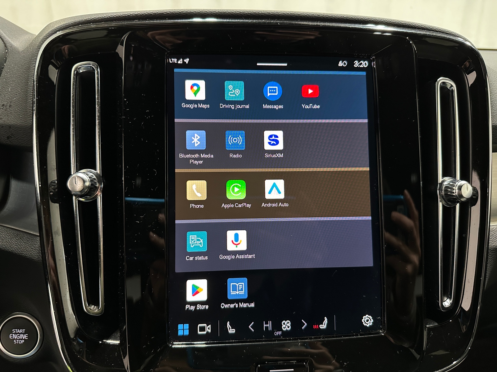 Thumbnail: 2024 Volvo XC40 - 4